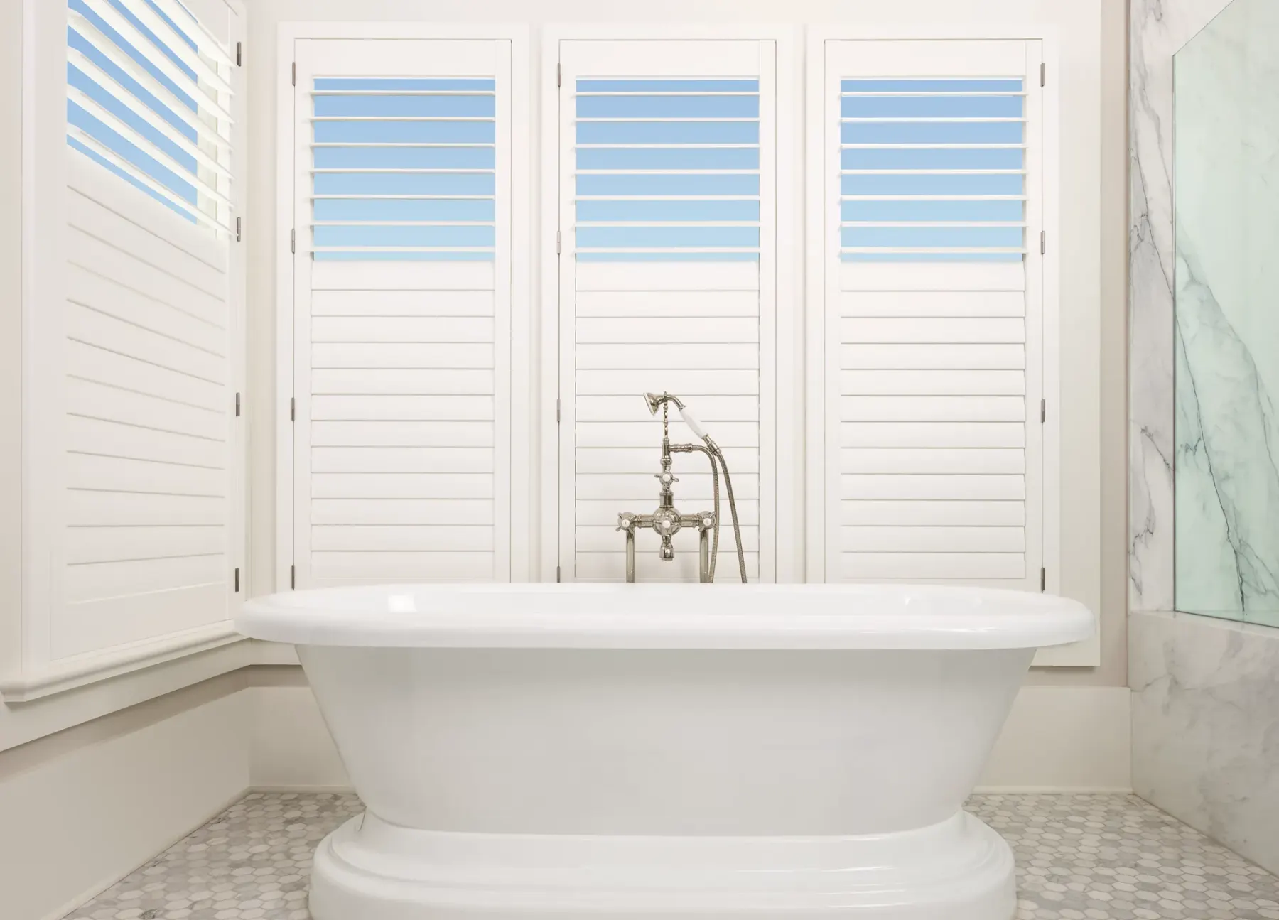 Hunter Douglas Palm Beach™ Polysatin shutters in a bathroom