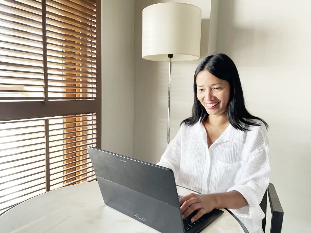 Entering window covering order on a laptop