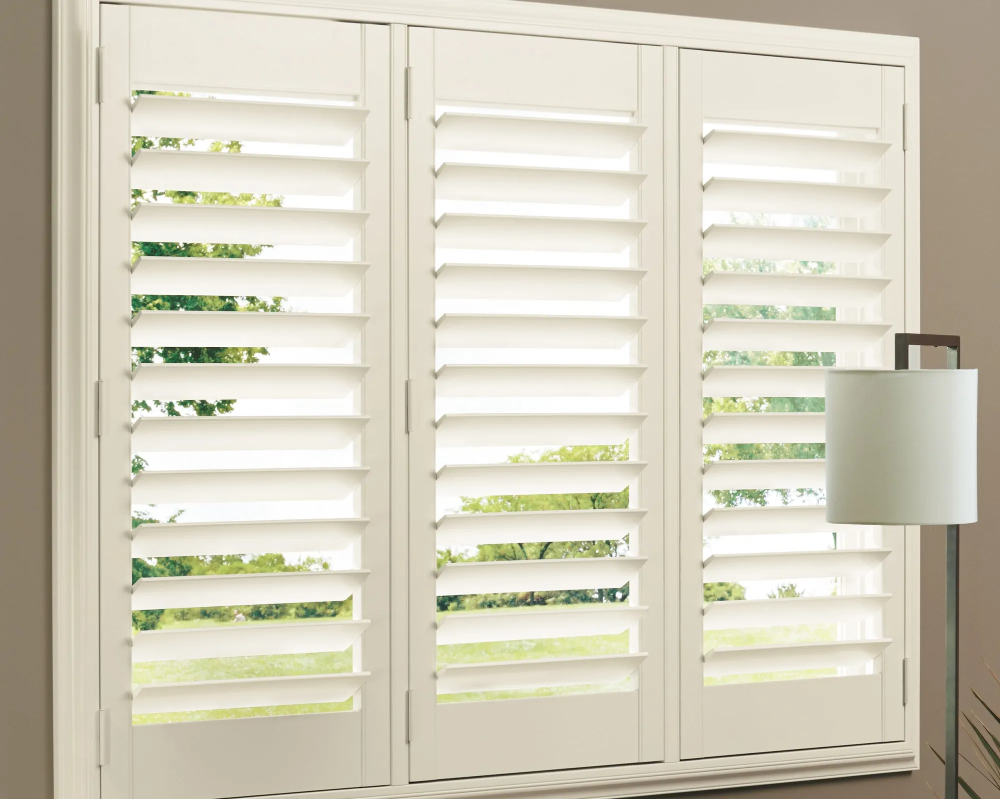 Hunter Douglas Heritance hardwood shutters with hidden tilt