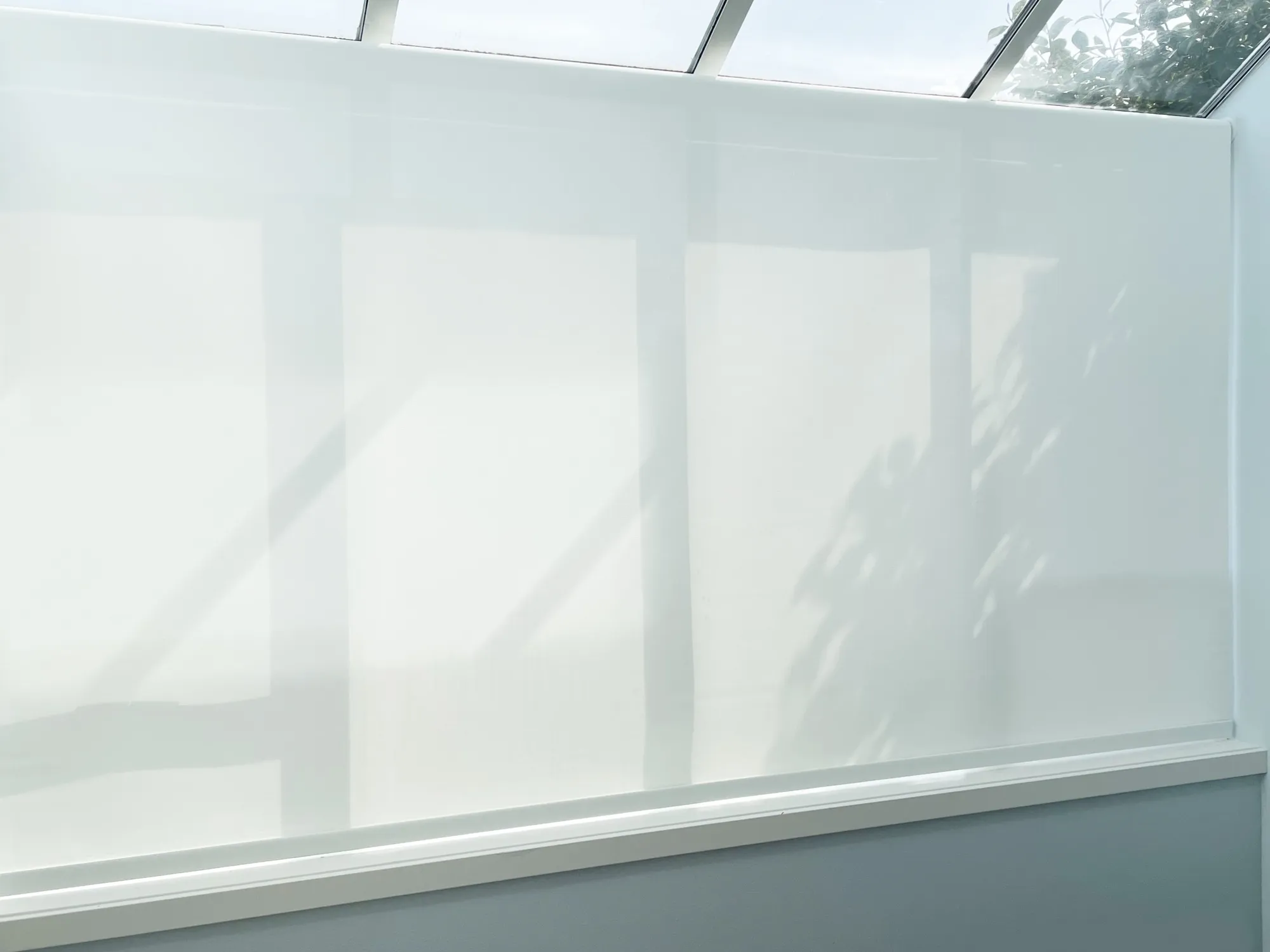 Motorized solar shade reducing glare in an Issaquah breakfast nook